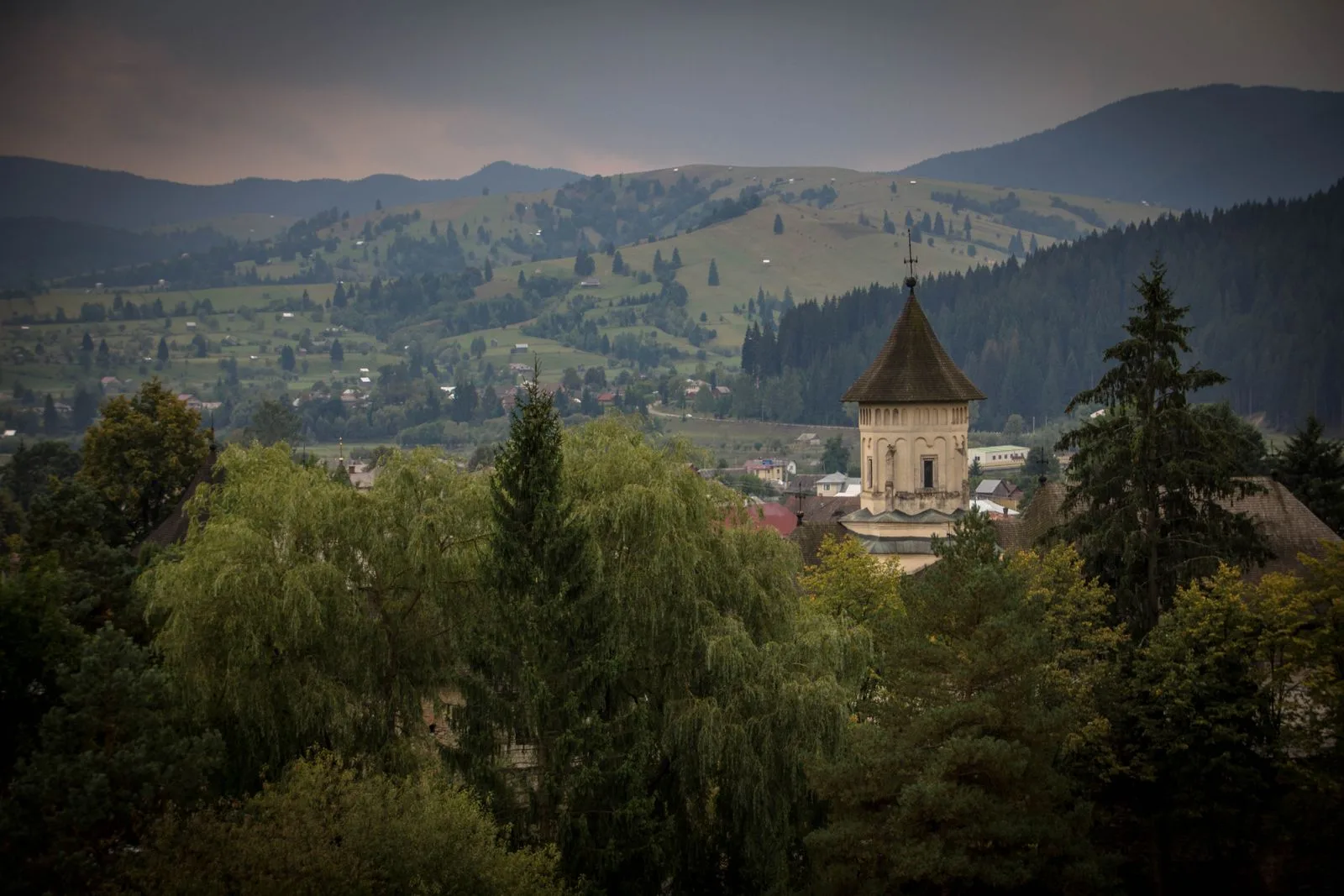 Vedere panoramică a Mănăstirii Moldovița
