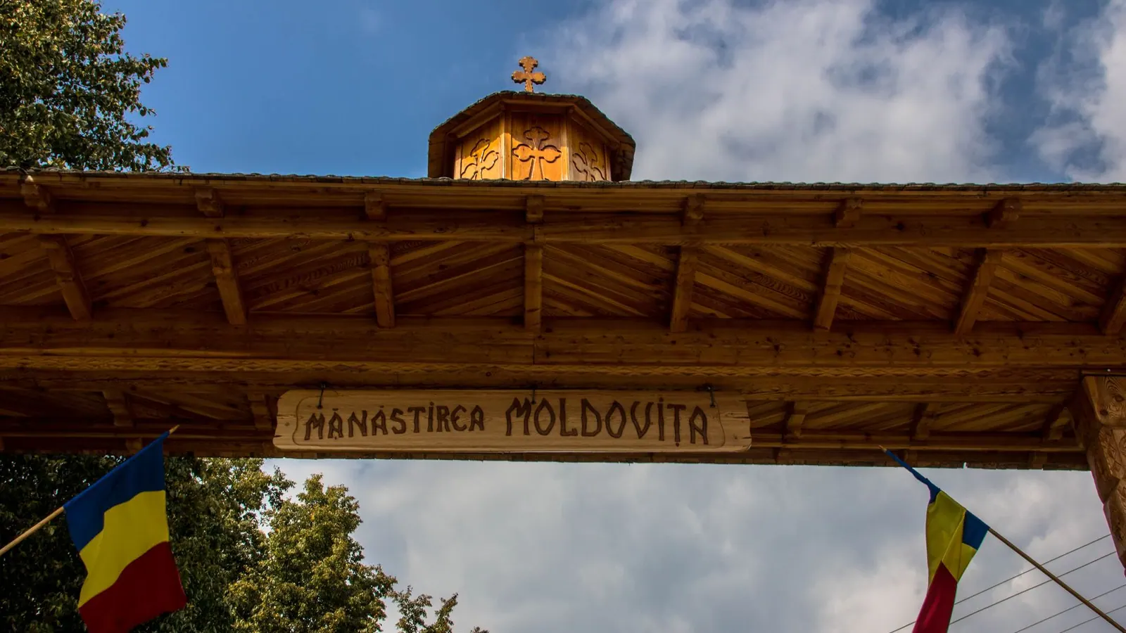 Intrarea în Mănăstirea Moldovița