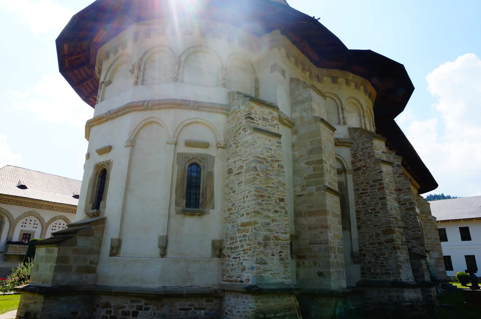 Detaliu de arhitectură la Mănăstirea Putna